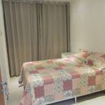 Quarto com cama de casal