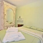 Quarto com cama de casal