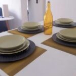 Mesa com aparelho de jantar