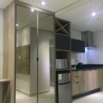 Parte da cozinha de outro ângulo