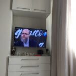 Armário e TV no loft